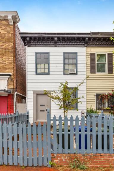Main picture of 1102 K St SE