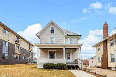 Main picture of 403 S Johnson St
