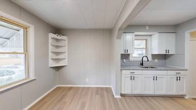 Main picture of 4471 W 58th St