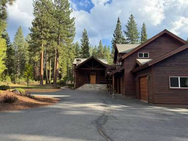 Main picture of 10915 Royal Crest Dr