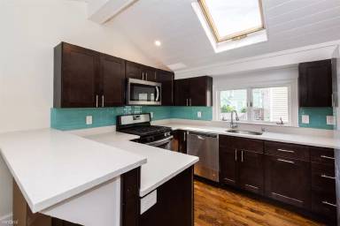 Main picture of 745 Fellsway