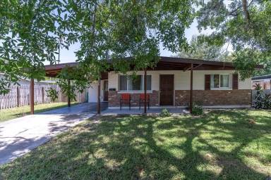 Main picture of 5530 Pine Cir NE