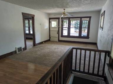 Main picture of 129 N Johnson Ave