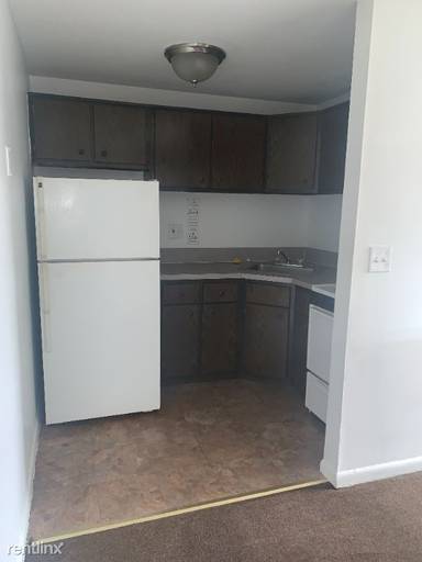 Main picture of 100 Benton St