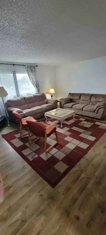 Main picture of 525 Mumford St