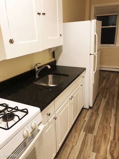 Main picture of 233 Lafayette St