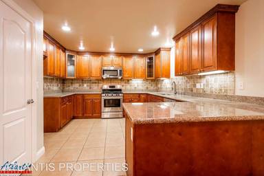 Main picture of 659 S 8th St