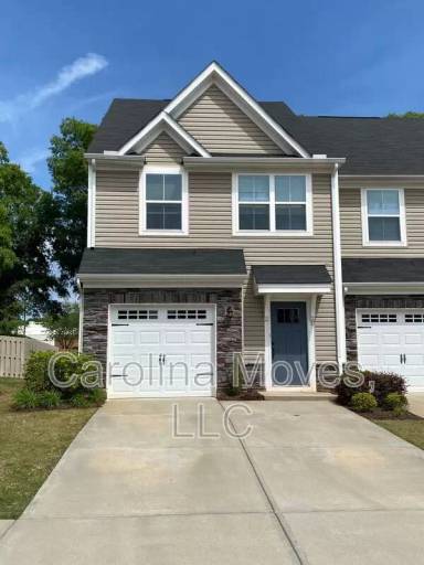 Main picture of 8 Willow Ct