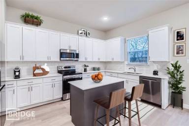 Main picture of 411 Sandy Glen Ln