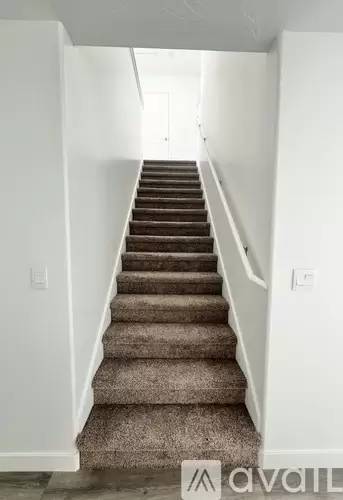Main picture of 381 W 2025 N