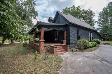 Main picture of 1400 Garrett Rd