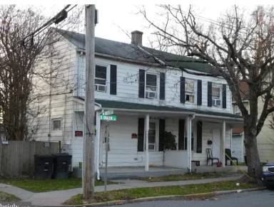 Main picture of 68 S Queen St
