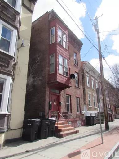 Main picture of 335 Congress St