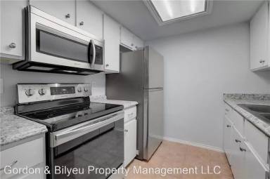 Main picture of 2401 Leon St
