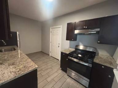 Main picture of 6059 S Troy St