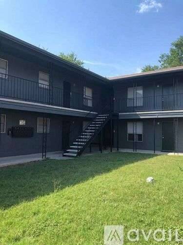 Main picture of 425 W Avenue C