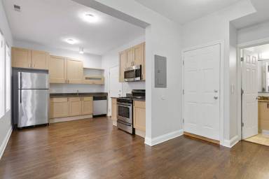 Main picture of 7526 N Seeley Ave