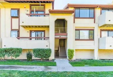 Main picture of 18085 Sundowner Way