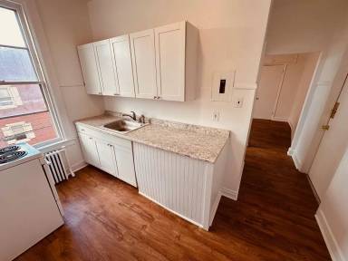 Main picture of 120 N George St