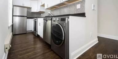 Main picture of 915 W Waveland Ave Apartments