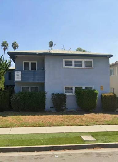 Main picture of 5848 Woodman Ave