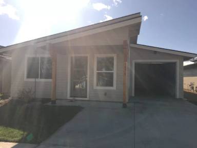 Main picture of 1567 NE Rumgay Ln
