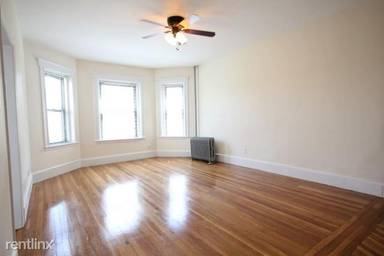 Main picture of 1482 Beacon St