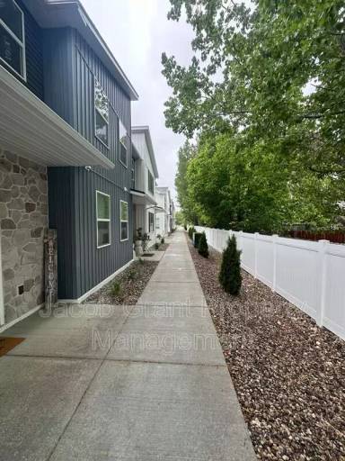 Main picture of 826 E Sunnyside Rd
