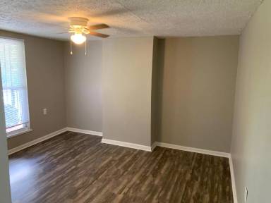 Main picture of 305 Hickman St