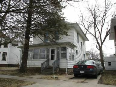 Main picture of 213 Elmwood St