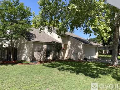 Main picture of 2401 Kline Cir