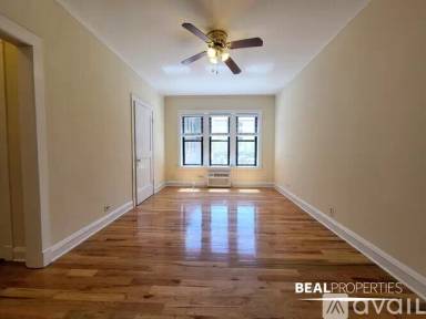 Main picture of 744 W Addison St