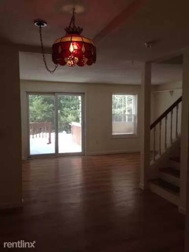 Main picture of 30 Great Falls Dr