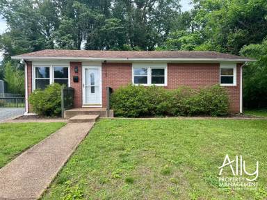 Main picture of 124 N Baker St