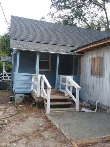 Main picture of 1102 NW 45th Ave