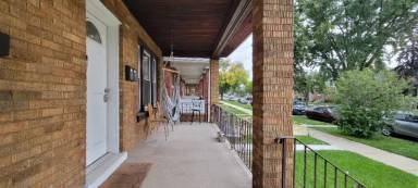 Main picture of 2923 N Menard Ave