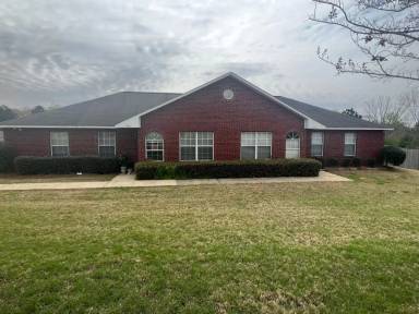 Main picture of 446 E Veterans Blvd
