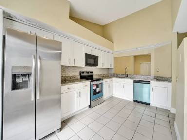 Main picture of 8377 Waterford Cir
