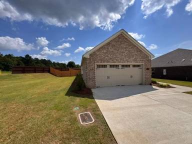 Main picture of 27 Coolidge Dr