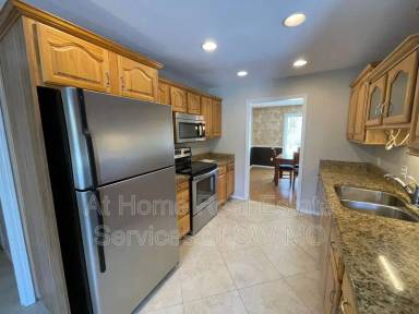 Main picture of 3917 E Lomita St