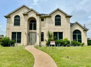Main picture of 409 Royal Crest Dr
