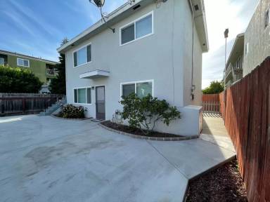 Main picture of 1081 Temple Ave