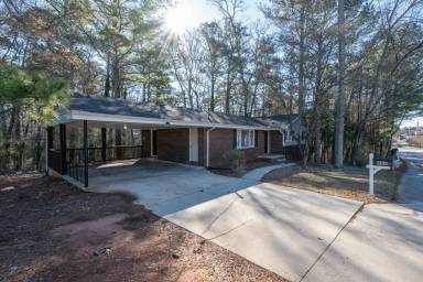 Main picture of 465 N Hairston Rd