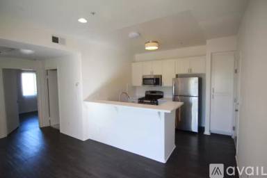 Main picture of 251 Robinson St
