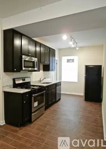 Main picture of 4751 N Troy St