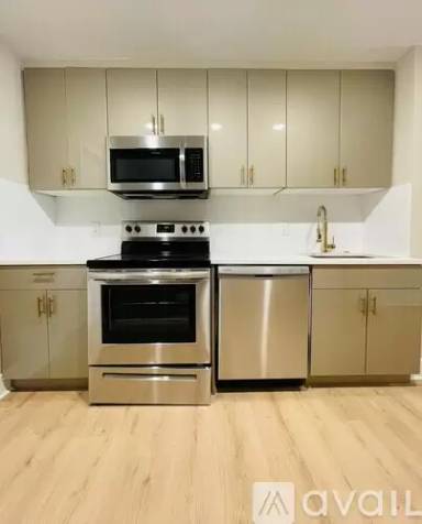 Main picture of 2725 Moore St