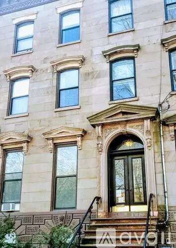 Main picture of 289 York St