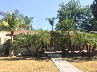 Main picture of 210 W Whiting Ave