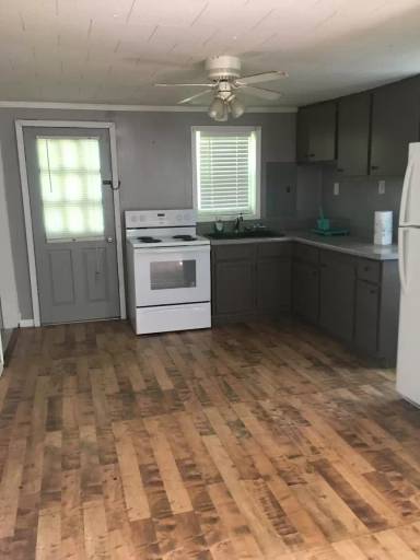 Main picture of 504 15th St NE