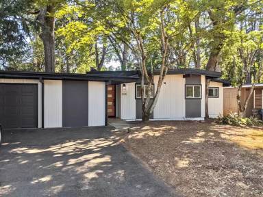 Main picture of 837 Woodmansee Ct SE